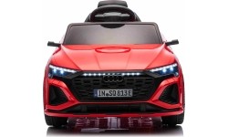 Audi SQ8 pojazd czerwony