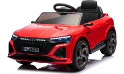 Audi SQ8 pojazd czerwony