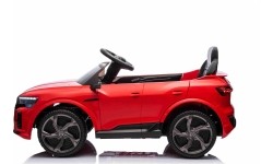 Audi SQ8 pojazd czerwony