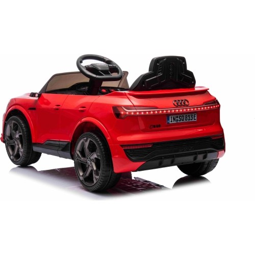 Audi SQ8 pojazd czerwony