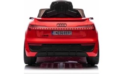 Audi SQ8 pojazd czerwony