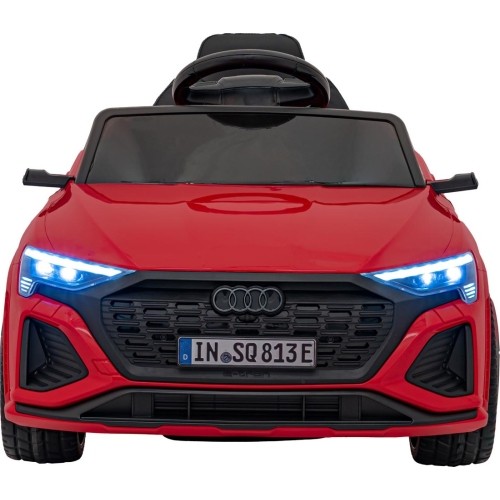 Audi SQ8 pojazd czerwony