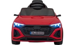 Audi SQ8 pojazd czerwony