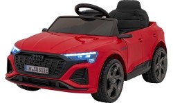 Audi SQ8 pojazd czerwony