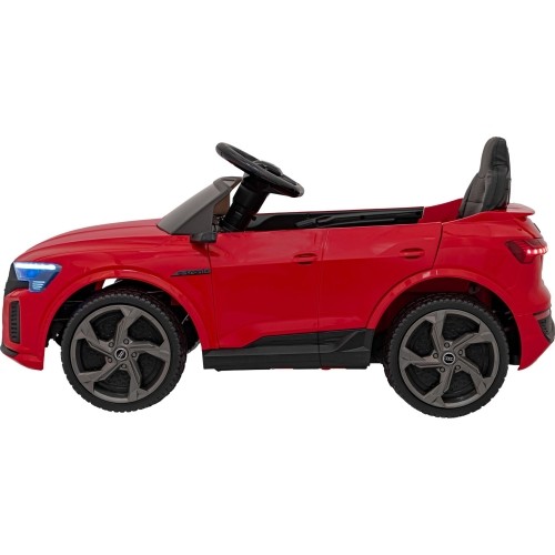 Audi SQ8 pojazd czerwony