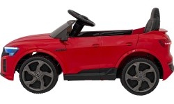Audi SQ8 pojazd czerwony