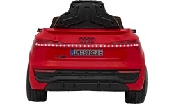 Audi SQ8 pojazd czerwony