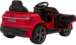 Audi SQ8 pojazd czerwony