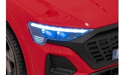 Audi SQ8 pojazd czerwony