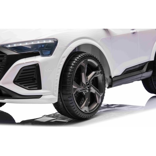 Audi SQ8 pojazd Biały
