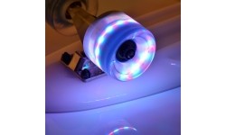 Plastikowa deskorolka z przezroczystymi kółkami LED - Colorless