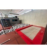Duża trampolina wbudowana z matą nylonową 13x13 mm 426 x 213 cm