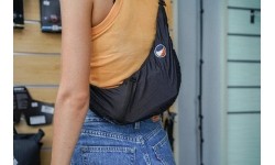 Torba na ramię z materiałów z recyklingu, czarna