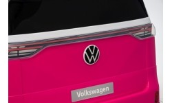 Różowy pojazd Volkswagen ID BUZZ