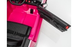 Różowy pojazd Volkswagen ID BUZZ