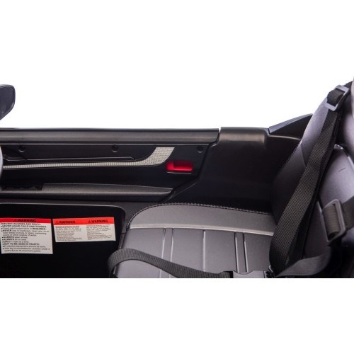 Pojazd elektryczny Porsche Cayenne, czarny