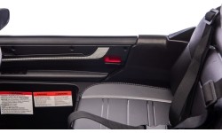 Pojazd elektryczny Porsche Cayenne, czarny