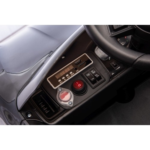 Pojazd elektryczny Porsche Cayenne, czarny