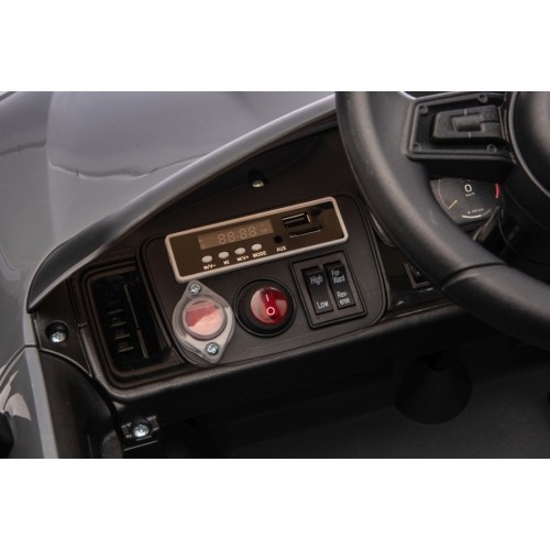 Pojazd elektryczny Porsche Cayenne, czarny