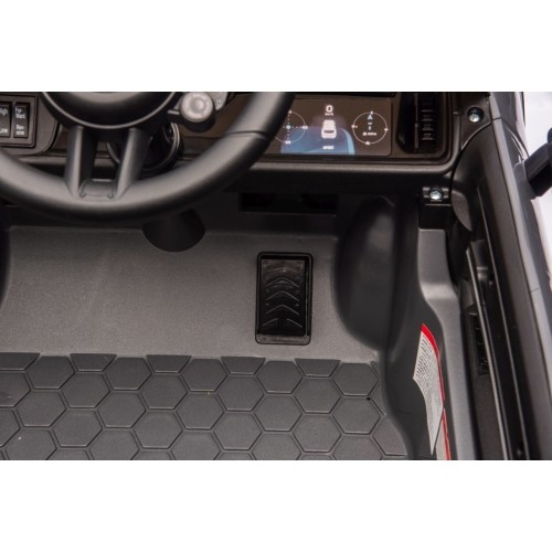 Pojazd elektryczny Porsche Cayenne, czarny