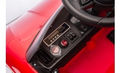 Pojazd elektryczny Porsche Cayenne, czerwony