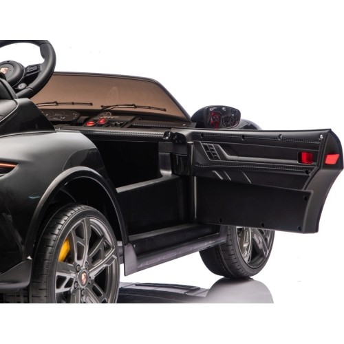 Pojazd elektryczny Porsche Taycan Turbo S, czarny