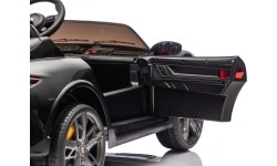 Pojazd elektryczny Porsche Taycan Turbo S, czarny