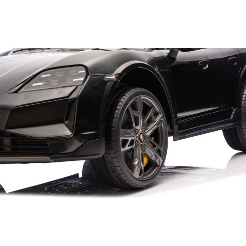 Pojazd elektryczny Porsche Taycan Turbo S, czarny