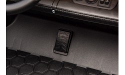 Pojazd elektryczny Porsche Taycan Turbo S, czarny