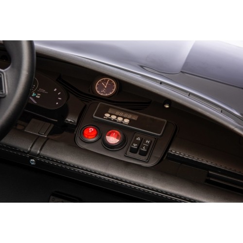 Pojazd elektryczny Porsche Taycan Turbo S, czarny