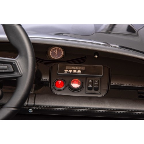 Pojazd elektryczny Porsche Taycan Turbo S, czarny