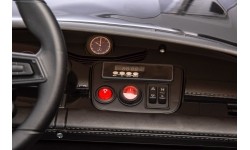 Pojazd elektryczny Porsche Taycan Turbo S, czarny