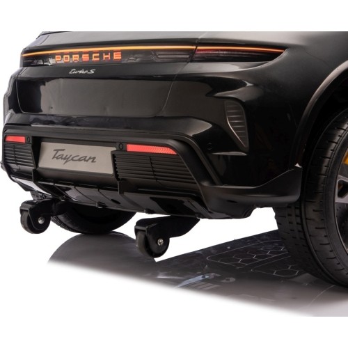 Pojazd elektryczny Porsche Taycan Turbo S, czarny