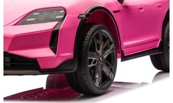 Pojazd elektryczny Porsche Taycan Turbo S, różowy