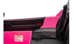 Pojazd elektryczny Porsche Taycan Turbo S, różowy