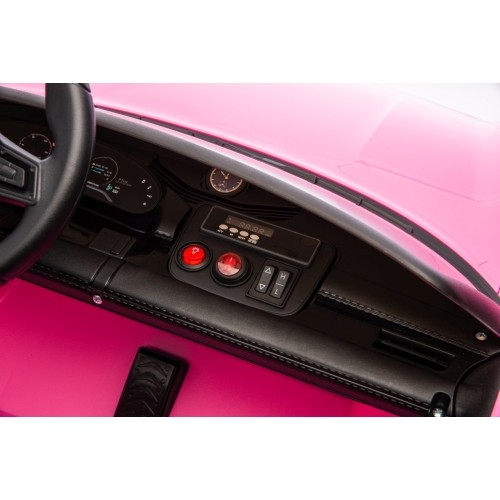 Pojazd elektryczny Porsche Taycan Turbo S, różowy