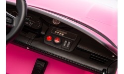 Pojazd elektryczny Porsche Taycan Turbo S, różowy