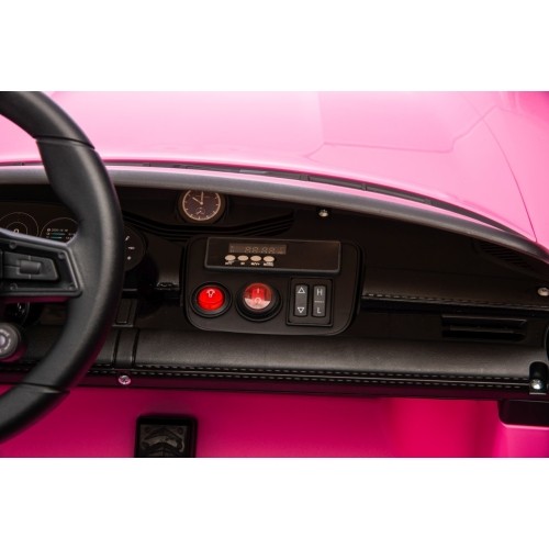 Pojazd elektryczny Porsche Taycan Turbo S, różowy