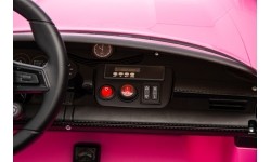 Pojazd elektryczny Porsche Taycan Turbo S, różowy