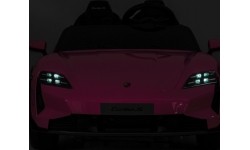 Pojazd elektryczny Porsche Taycan Turbo S, różowy