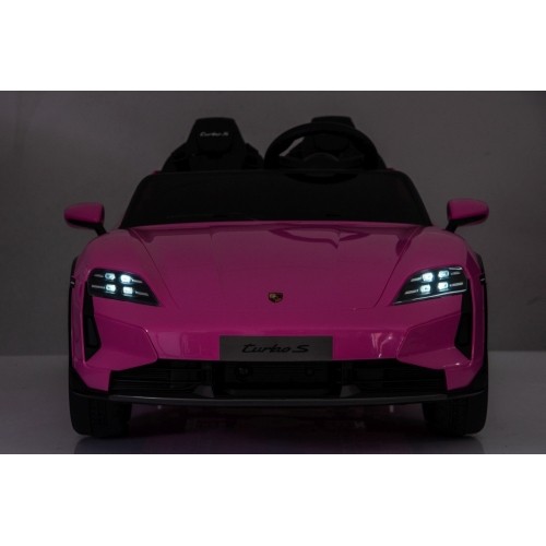 Pojazd elektryczny Porsche Taycan Turbo S, różowy