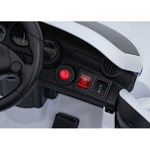 Pojazd elektryczny RUF CTR3, biały