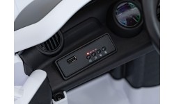 Pojazd elektryczny RUF CTR3, biały