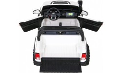 Pojazd Toyota Hilux Biały