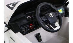 Pojazd Toyota Hilux Biały