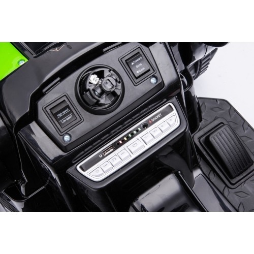 Pojazd elektryczny traktor z koparką, zielony