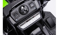 Pojazd elektryczny traktor z koparką, zielony