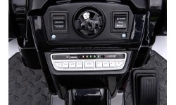 Pojazd elektryczny traktor z koparką, zielony