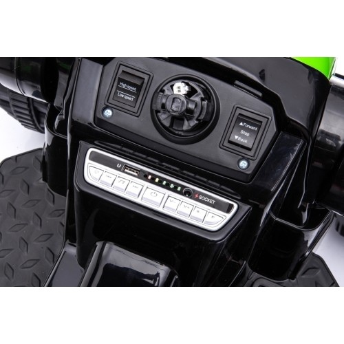 Pojazd elektryczny traktor z koparką, zielony