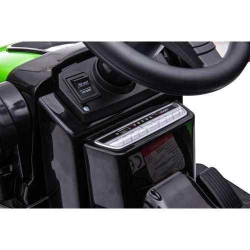 Pojazd elektryczny traktor z koparką, zielony